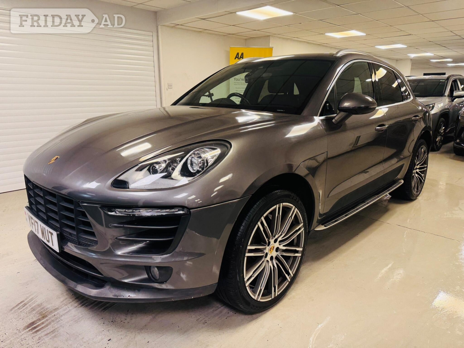 Porsche Macan 2017 in Stroud