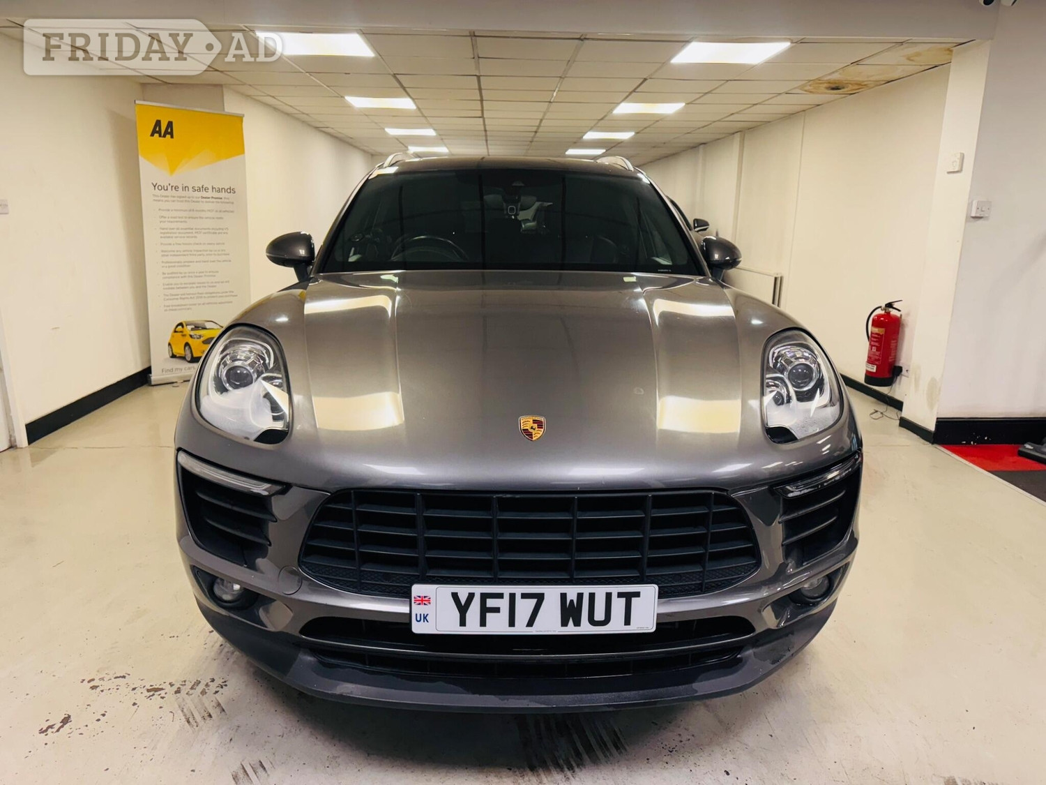 Porsche Macan Stroud