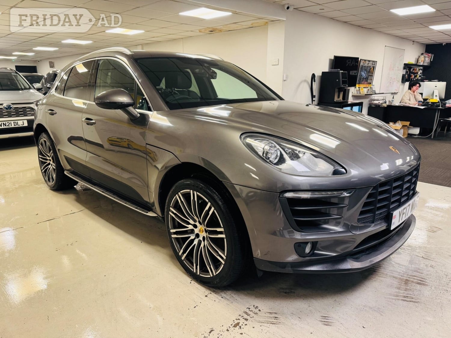 [ berth ]Porsche Macan