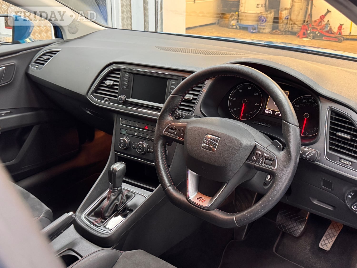 [ berth ]SEAT Leon