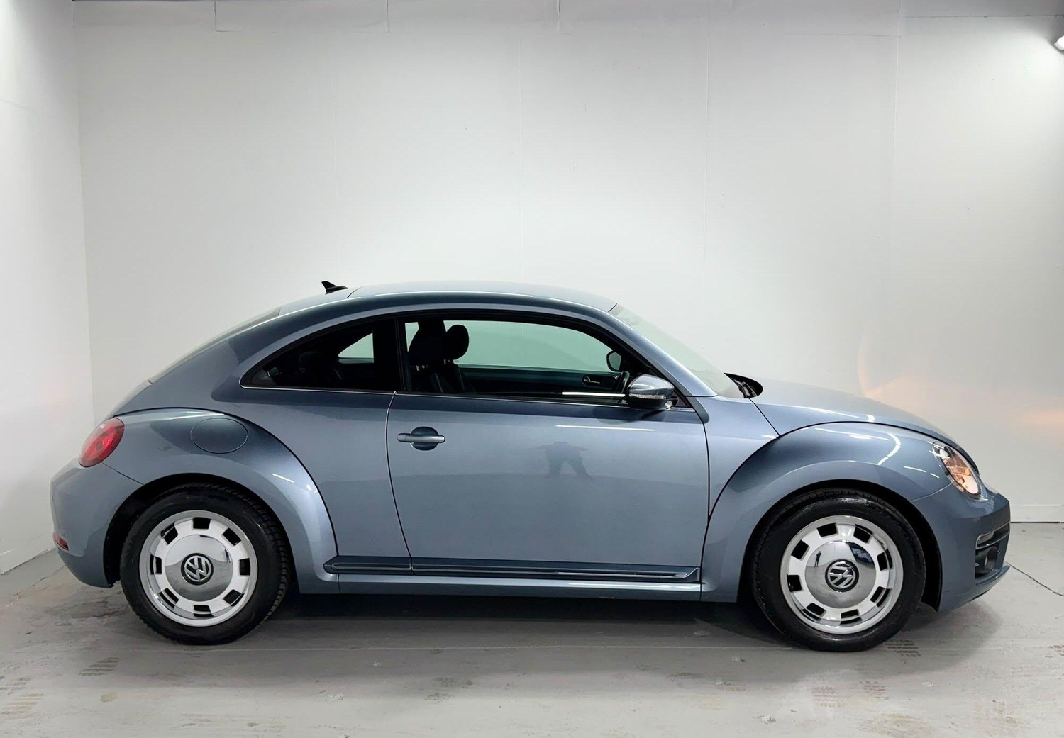 Volkswagen Beetle 2018 - Cars in Brent