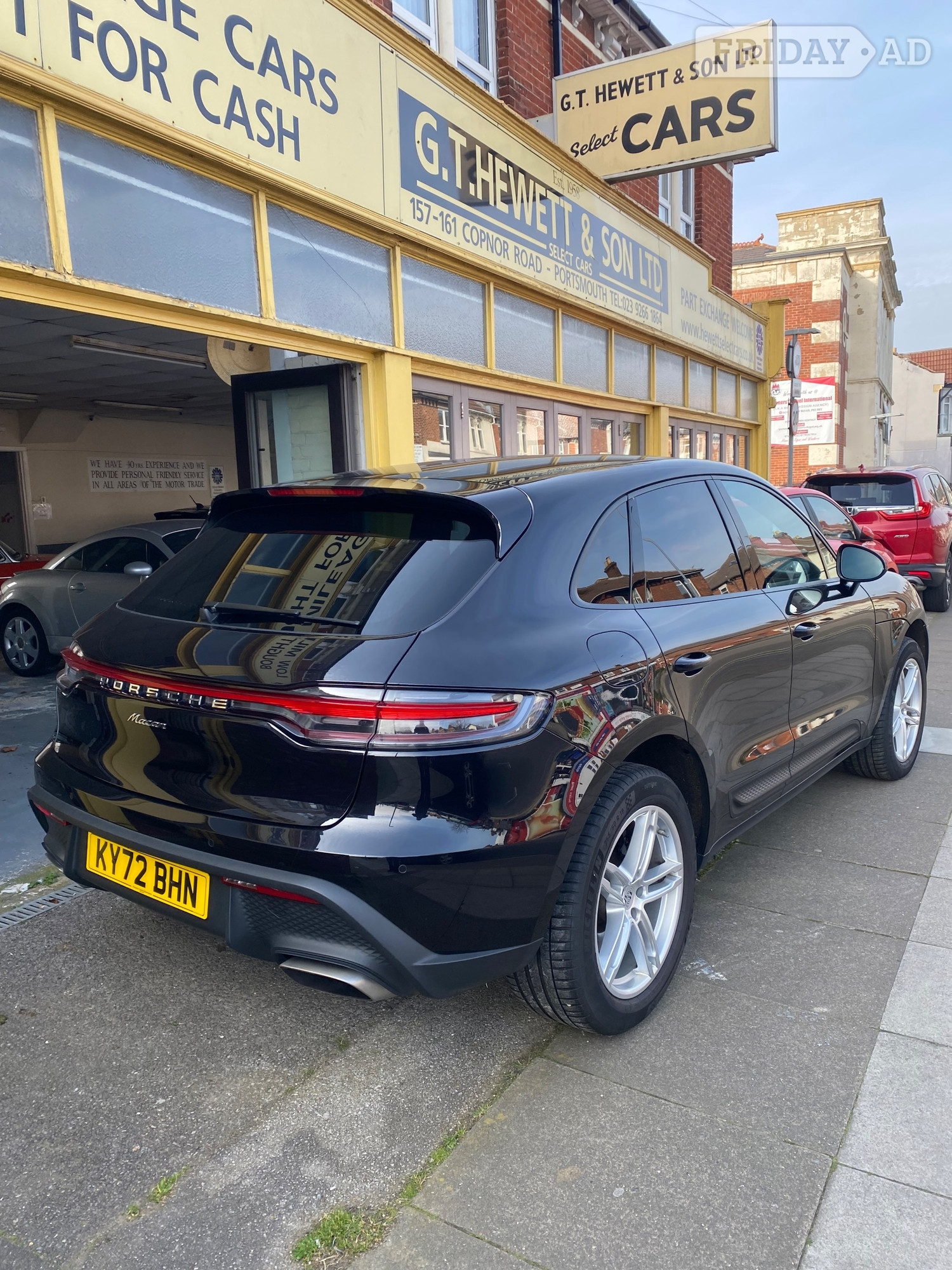 [ berth ]Porsche Macan