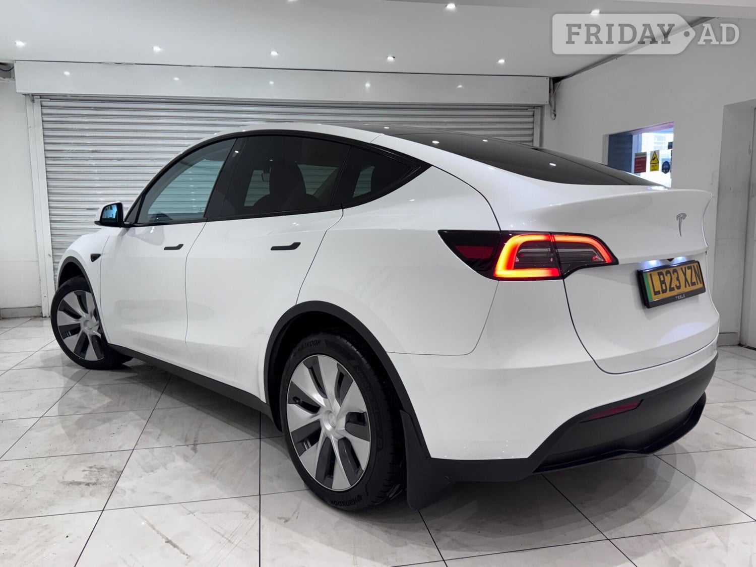 Tesla Model Y 2023 - Cars
