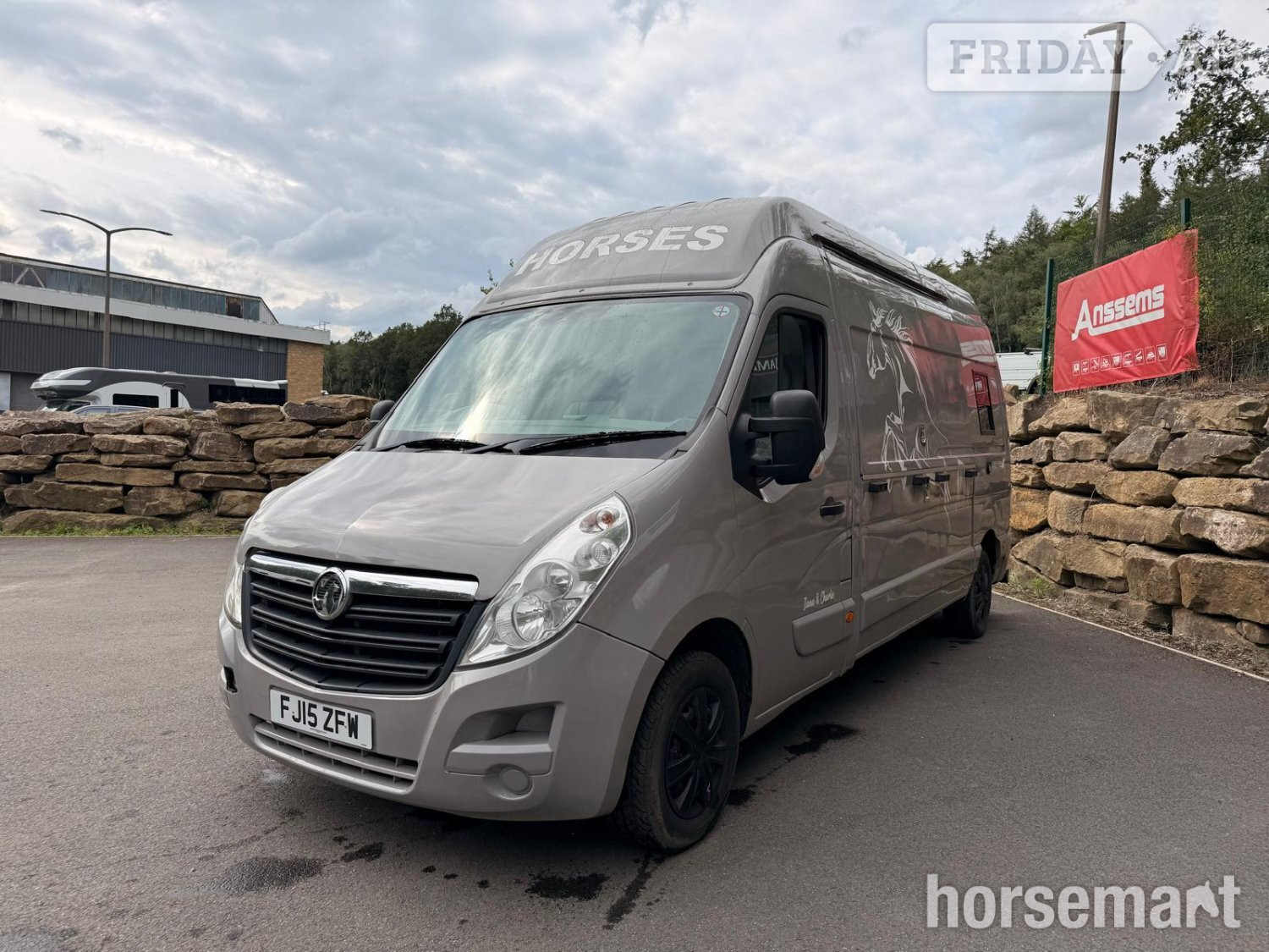 Equi-Sport  Vauxhall Horsebox - Trailers & Horseboxes