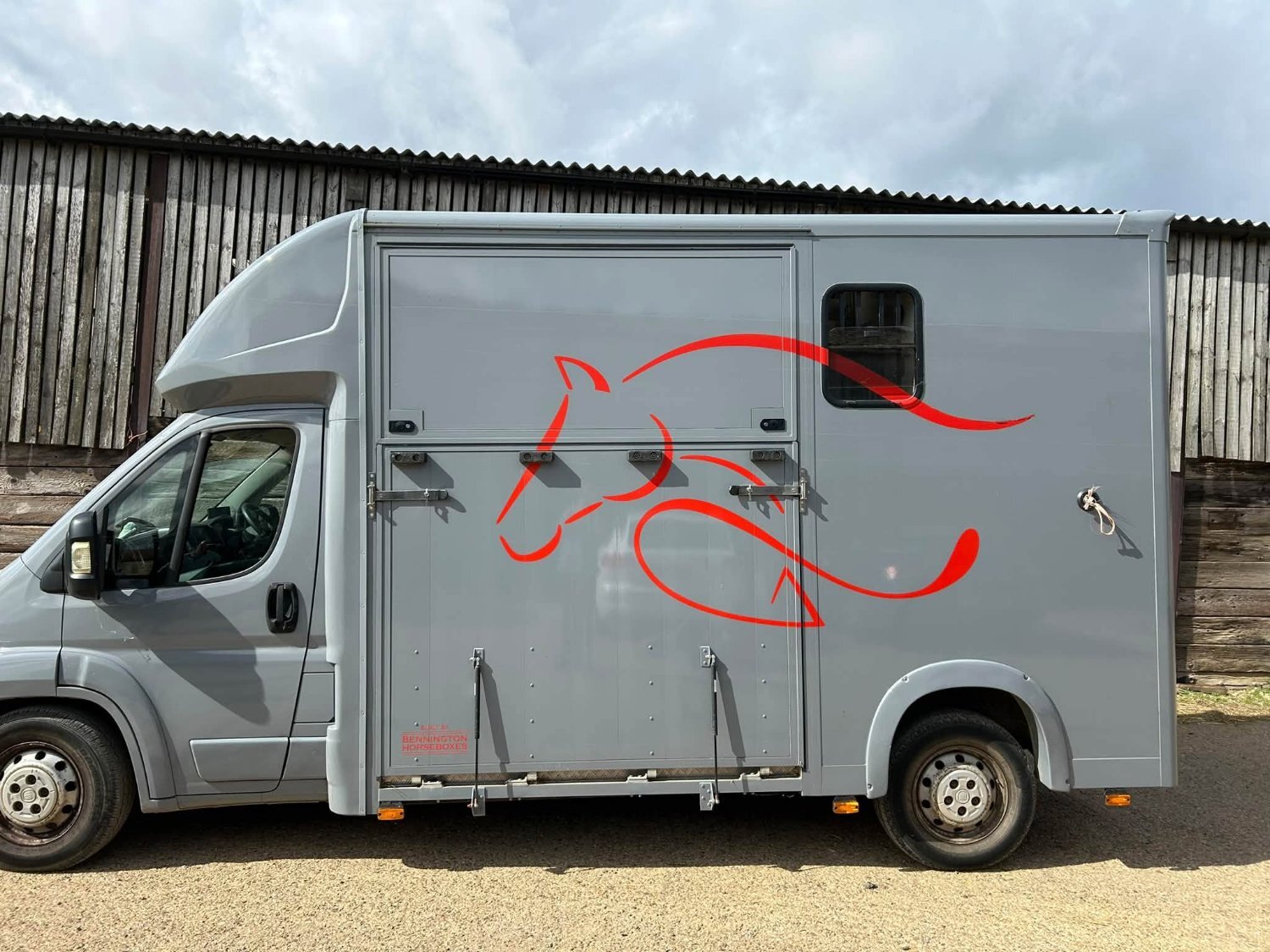 [ berth ]Bennington Horseboxes 