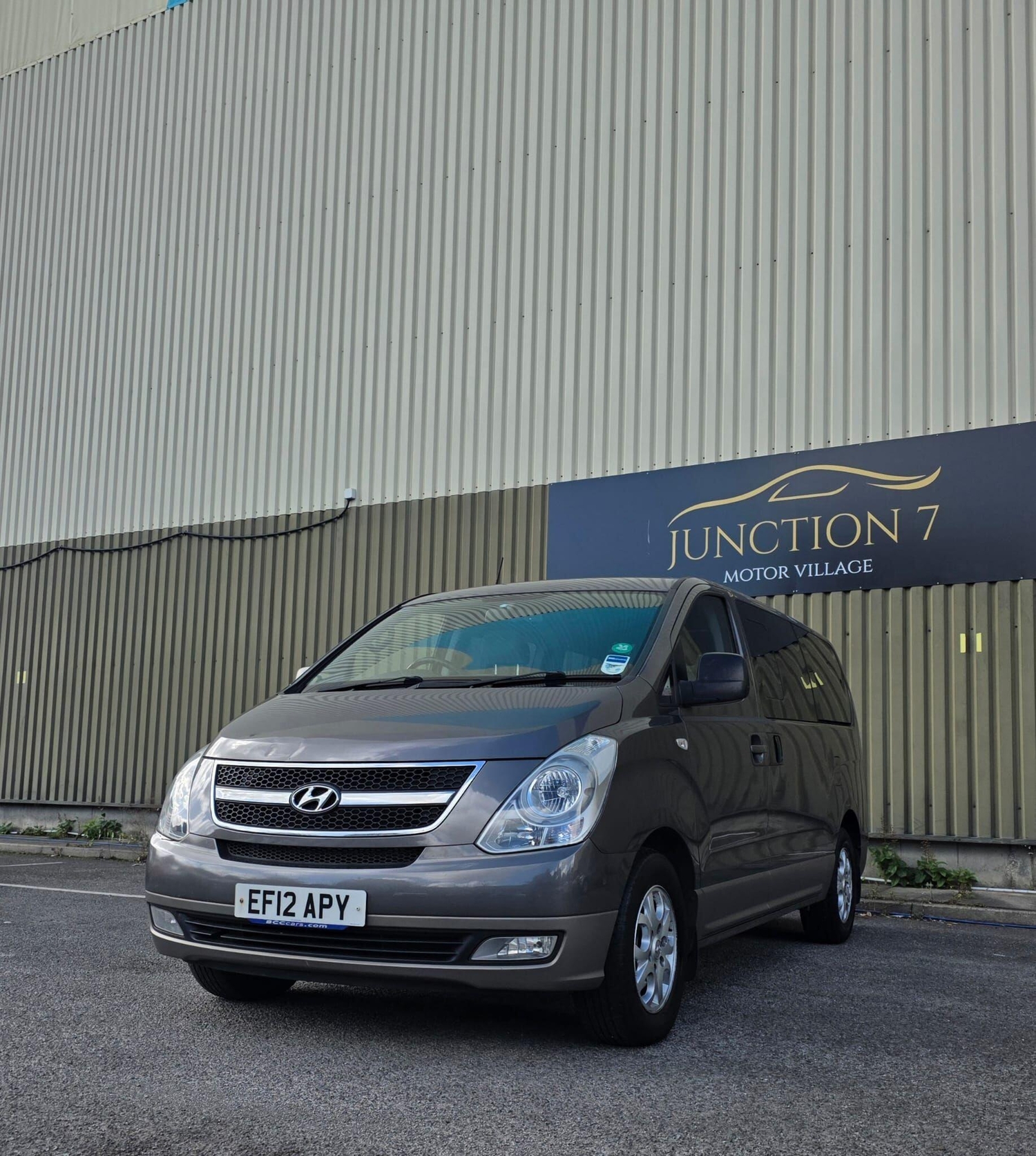 Hyundai i800 2012 - Cars