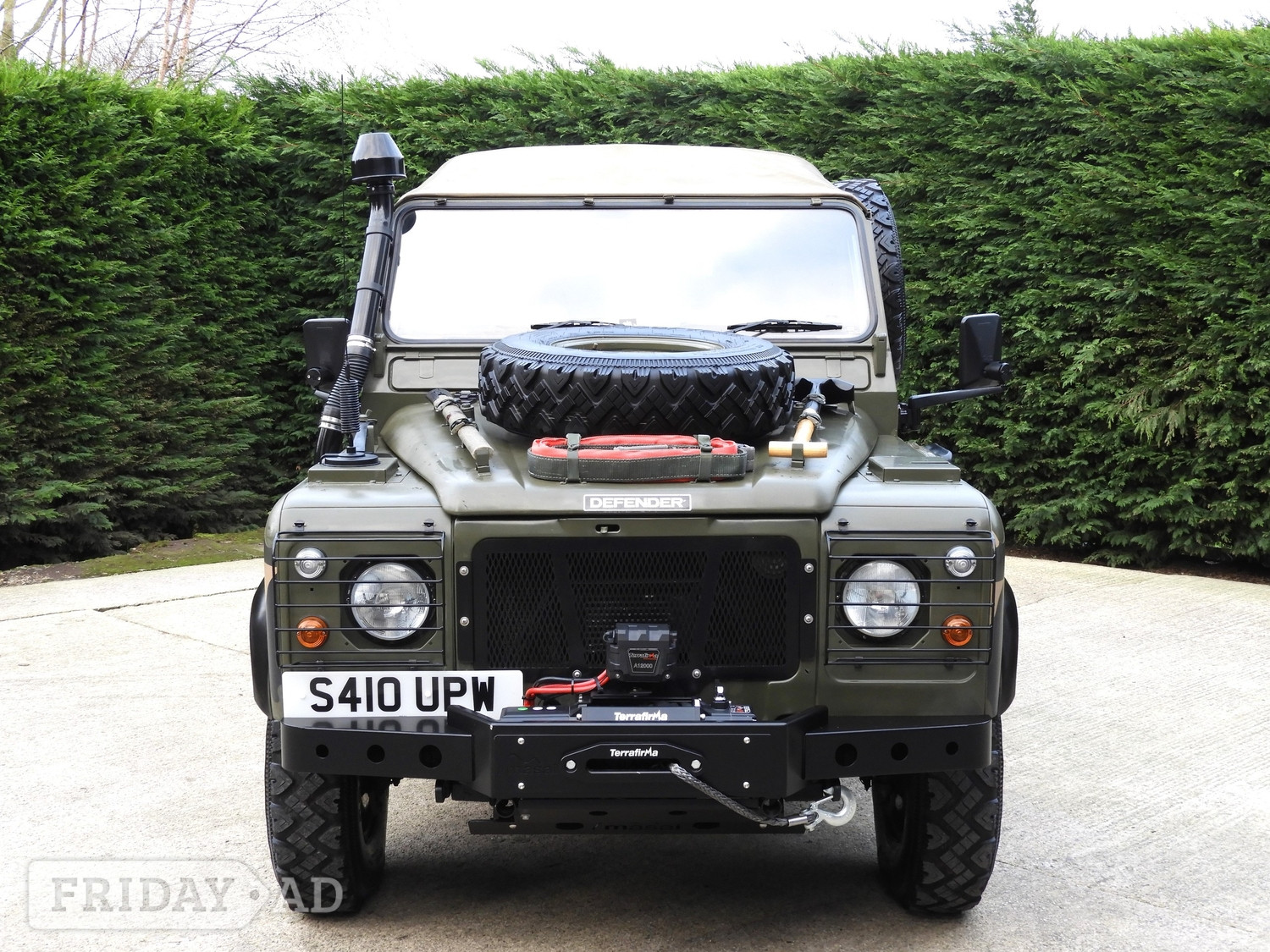 [ berth ]Land Rover Defender 90