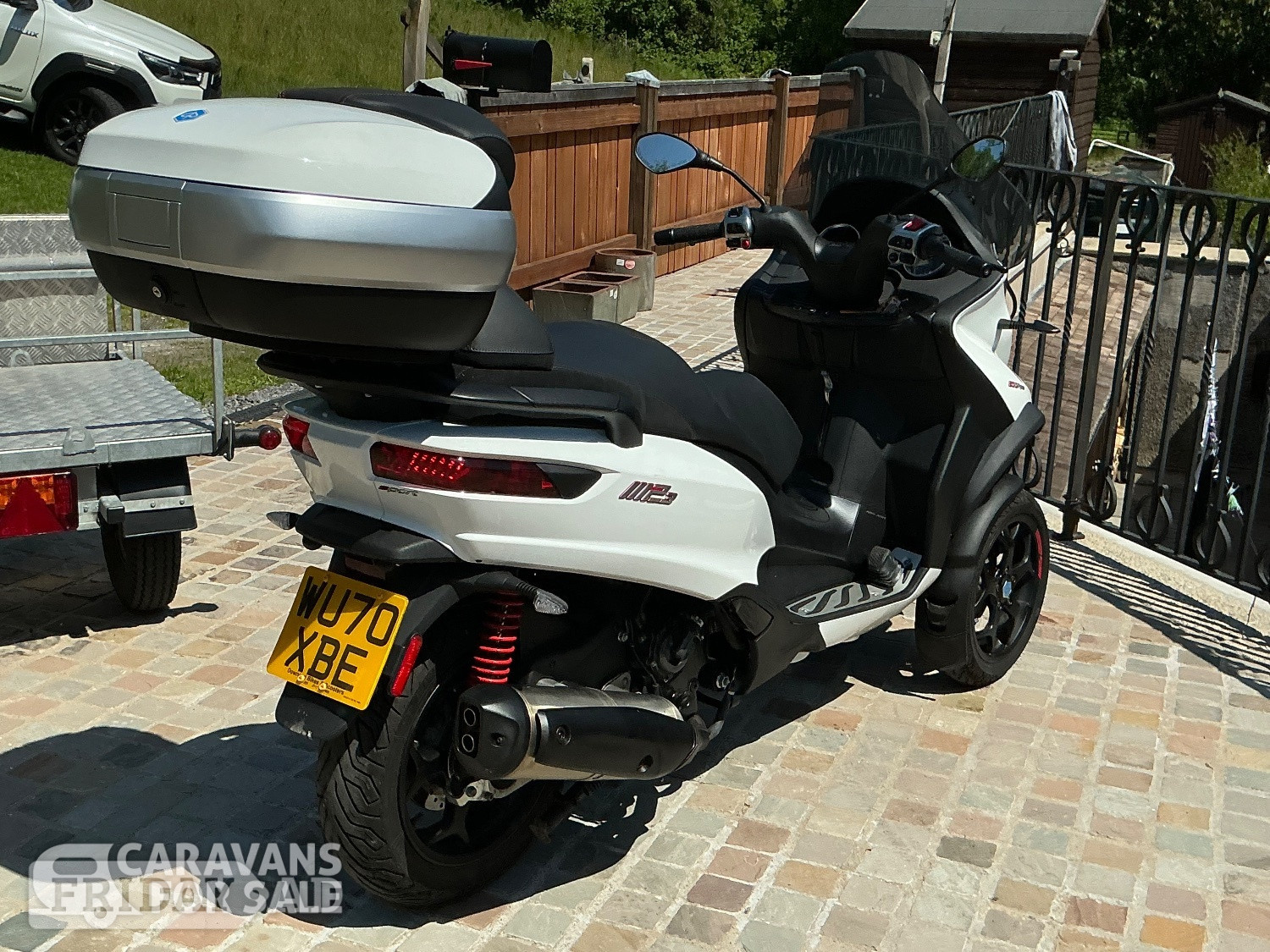 Scooter that can be ridden on a car licence and bespoke trailer  - 
