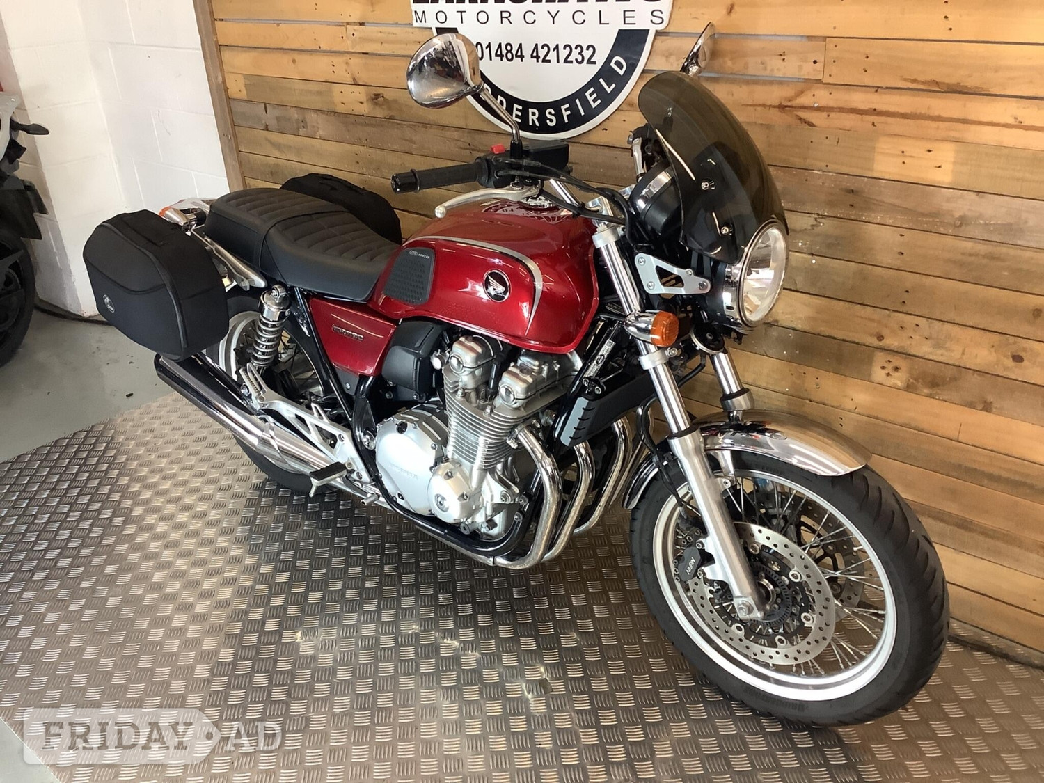 Honda CB 2016 - Motorbikes, Scooters & Quads