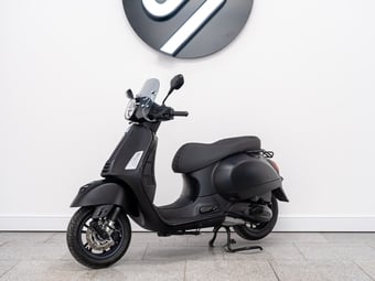 Piaggio Vespa GTS 2023