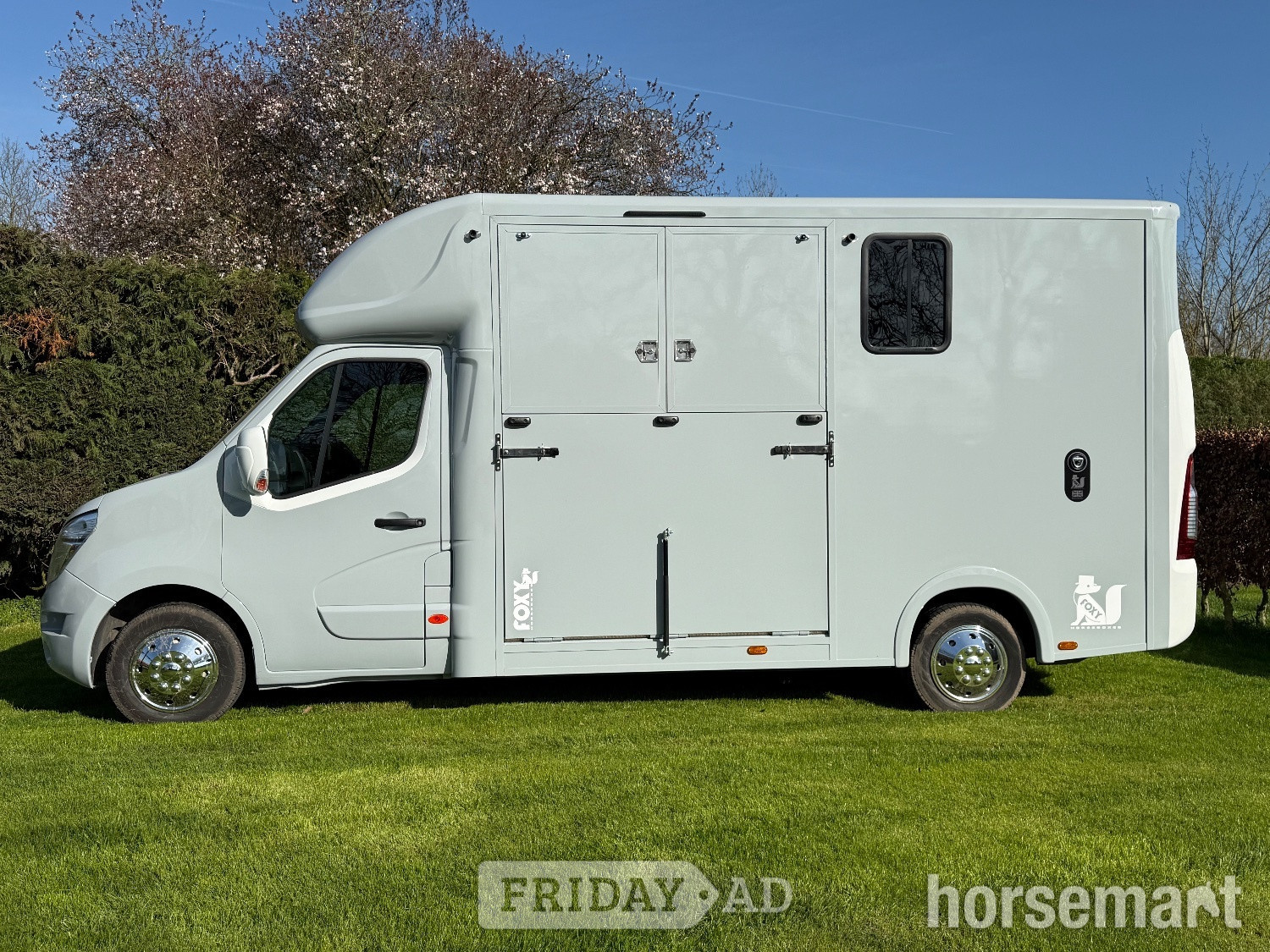 Foxy Stallion Pro Nissan Horsebox - Trailers & Horseboxes