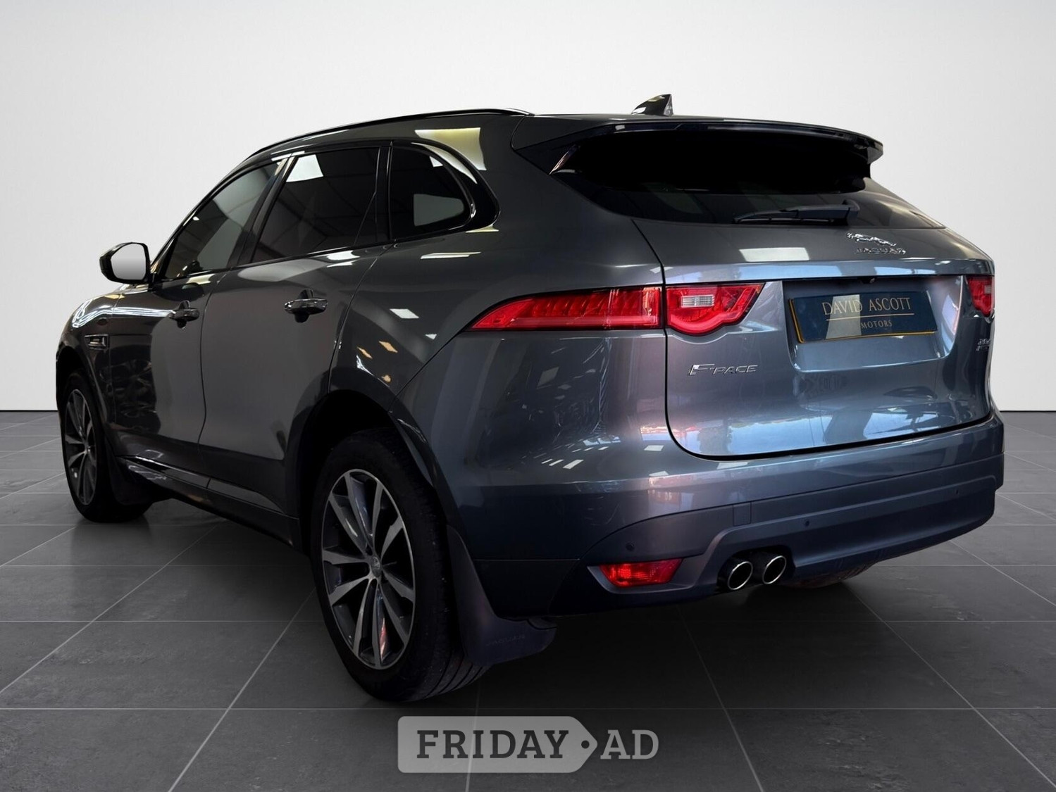 [ berth ]Jaguar F-Pace