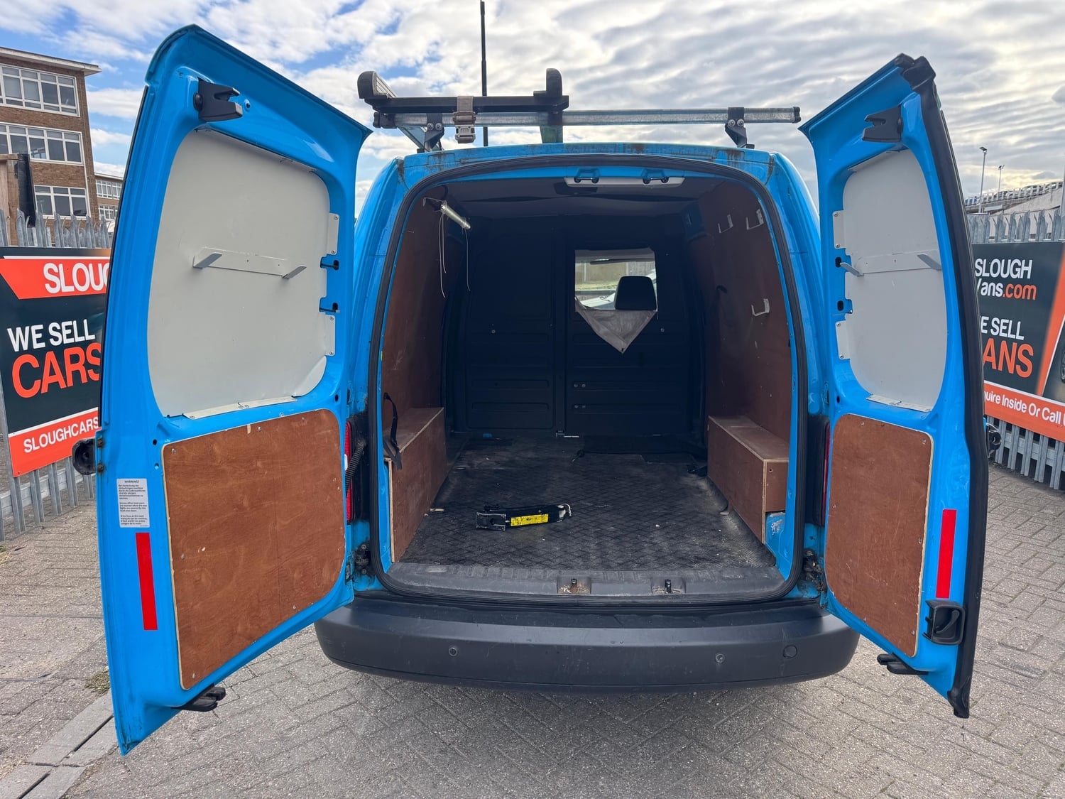 Volkswagen Caddy Maxi 2011 - Vans & Commercial Vehicles