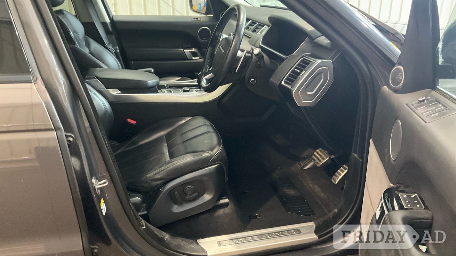 [ berth ]Land Rover Range Rover Sport