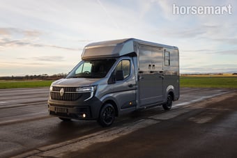 Stephex AKX 2 Horse Renault Horsebox