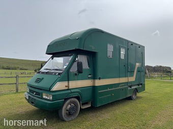 Peper Harow Trophy Twin Renault Horsebox