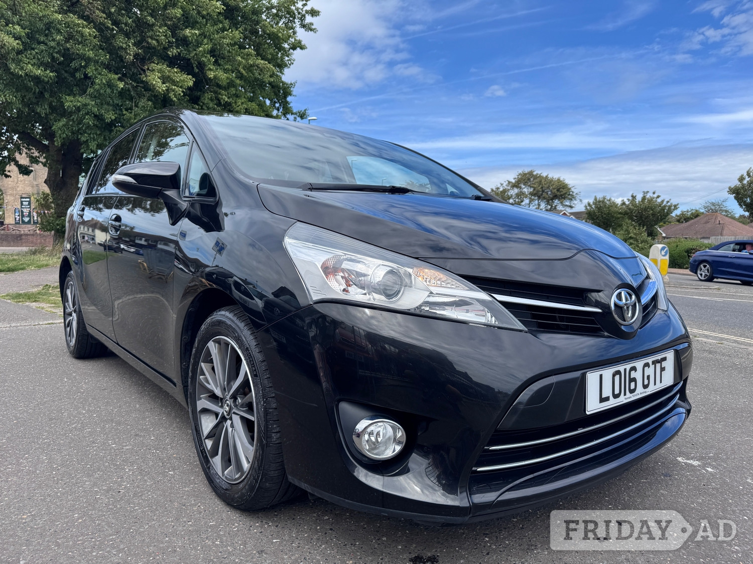 Toyota Verso 2016 - Cars in Lancing