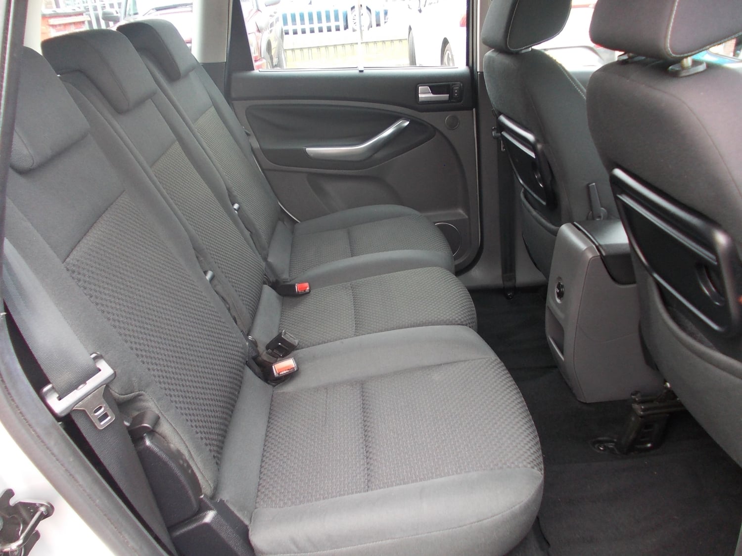 [ berth ]Ford C-MAX