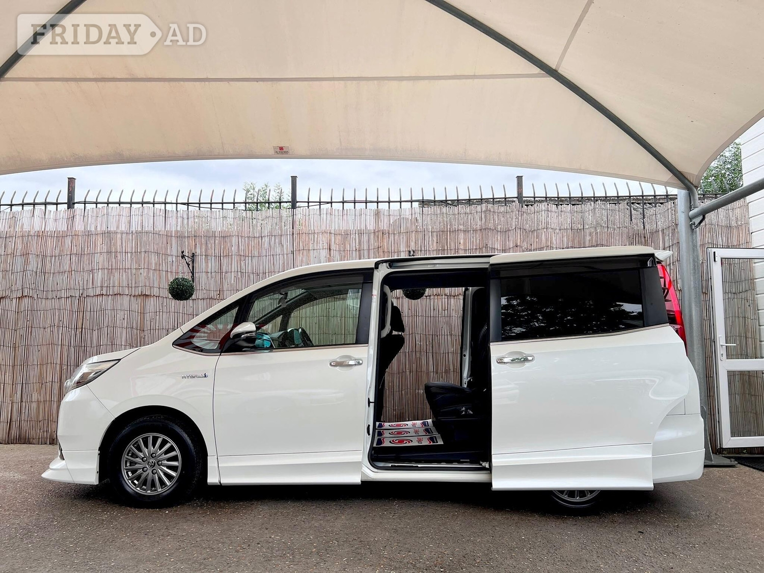 Toyota Esquire 2015 - Cars