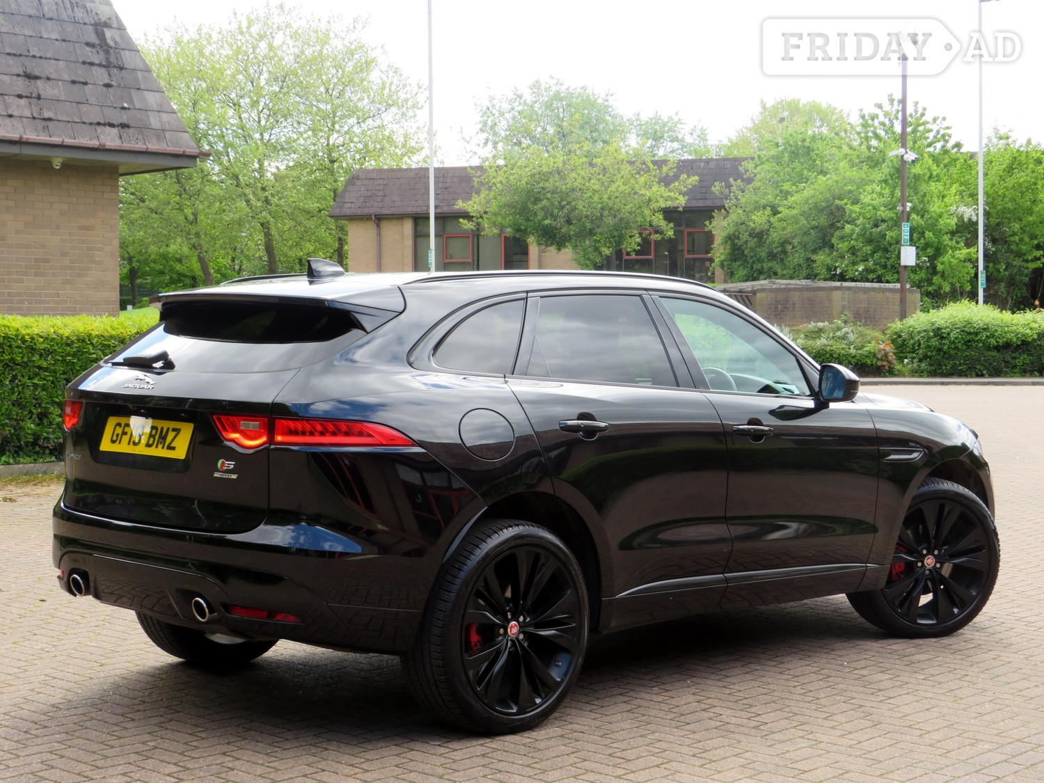 [ berth ]Jaguar F-Pace