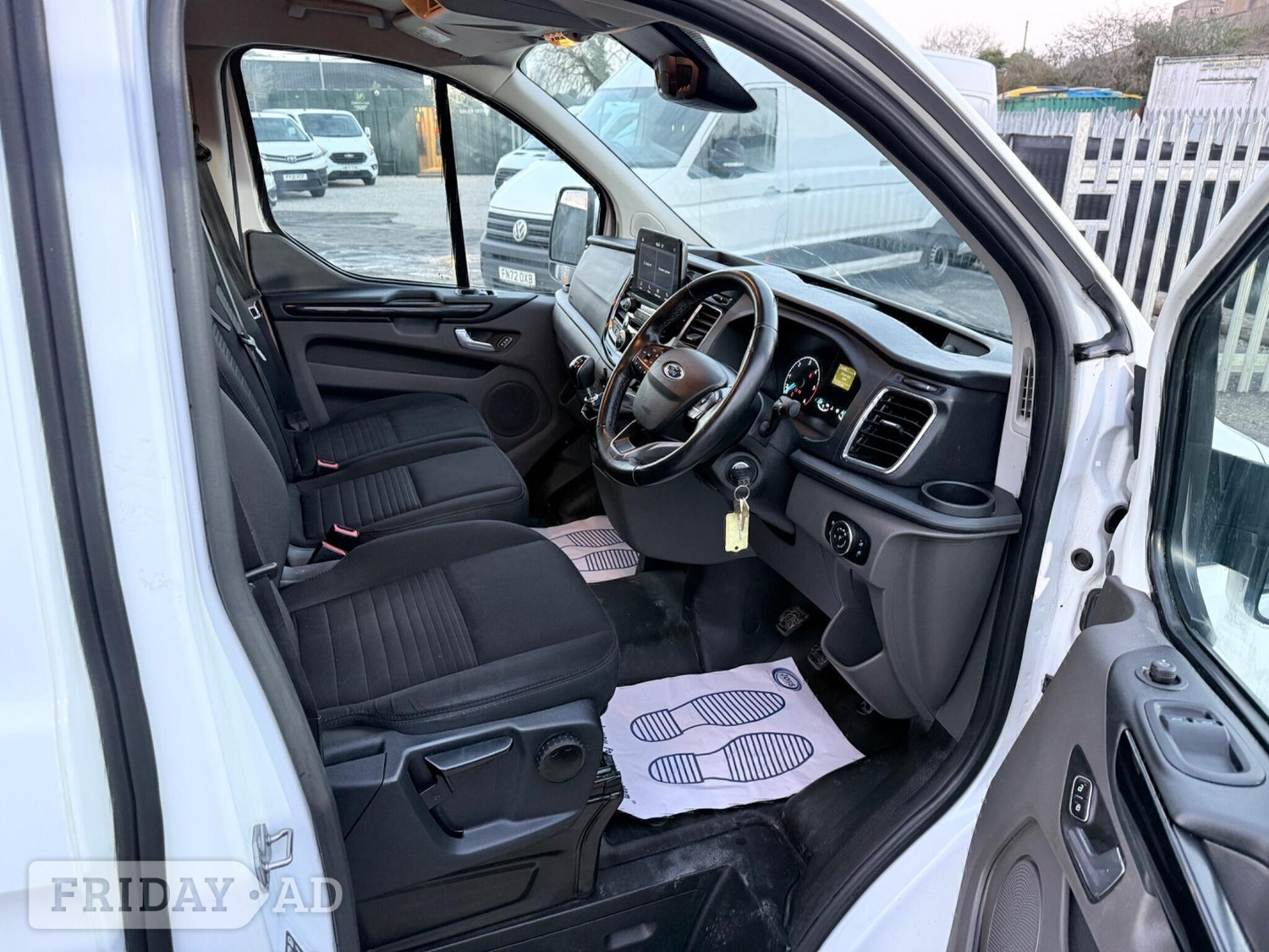 [ berth ]Ford Transit Custom
