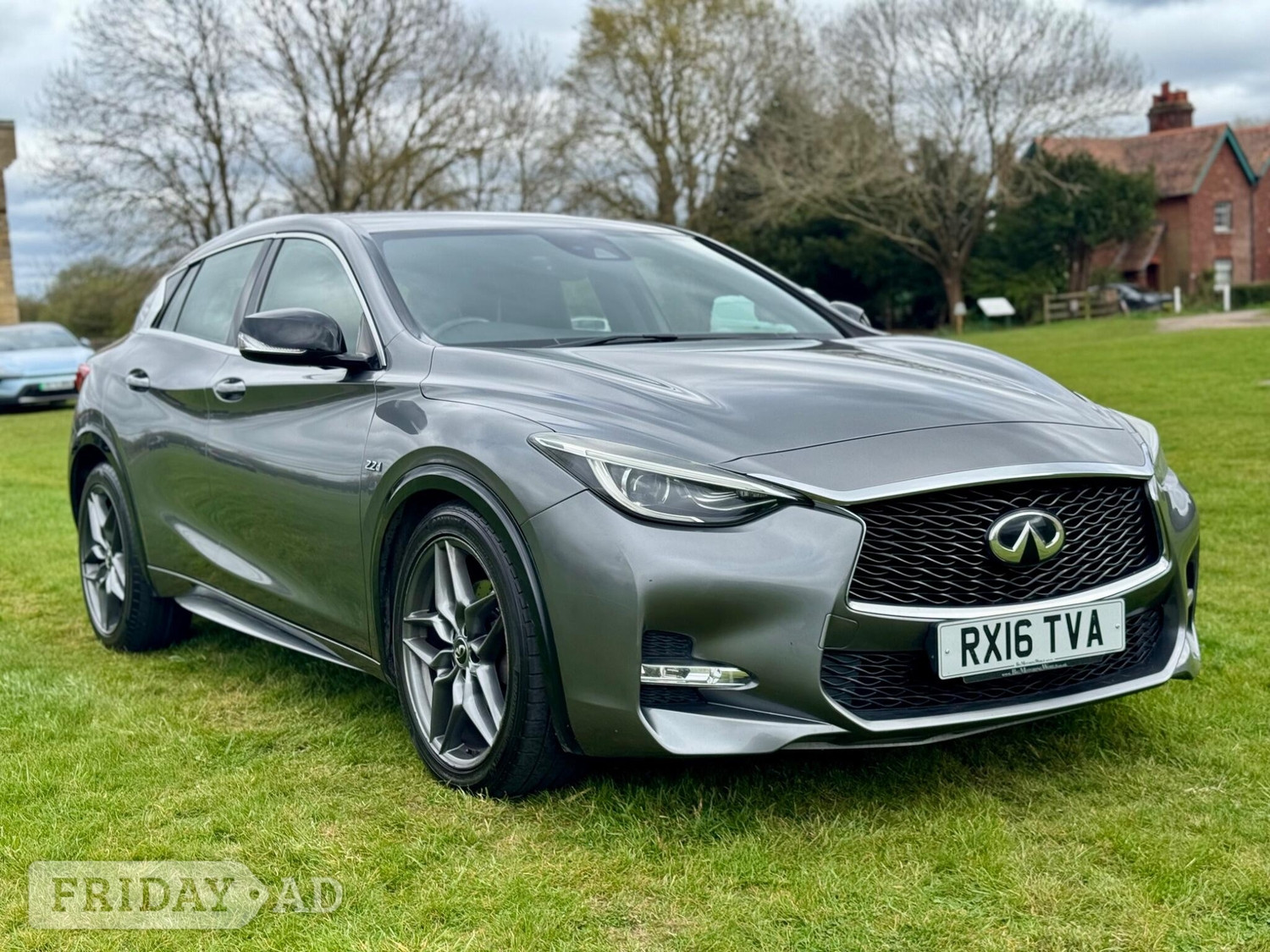 Infiniti Q30 2016 - Cars
