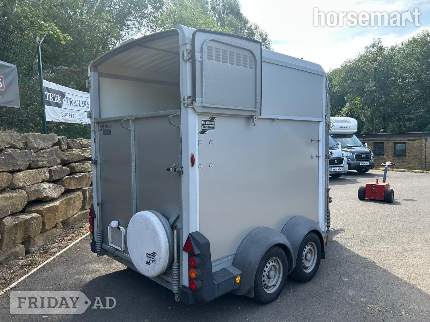 [ berth ]Ifor Williams HB511