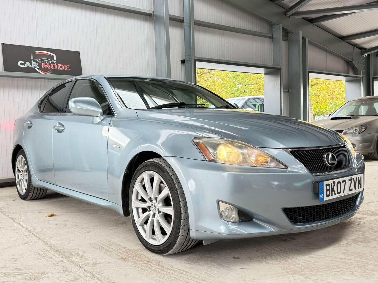 [ berth ]Lexus IS