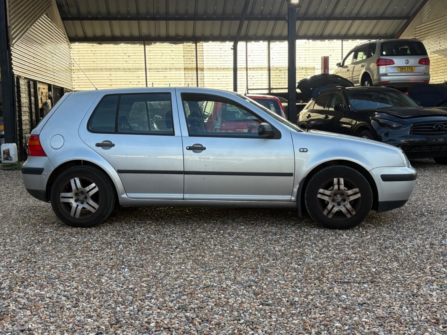 Volkswagen Golf 2003 - Cars