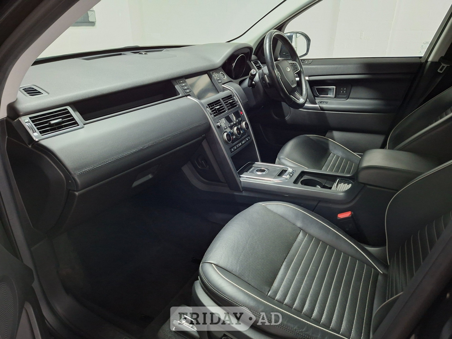 [ berth ]Land Rover Discovery Sport