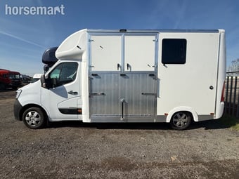 Foxy Stallion Pro Renault Horsebox