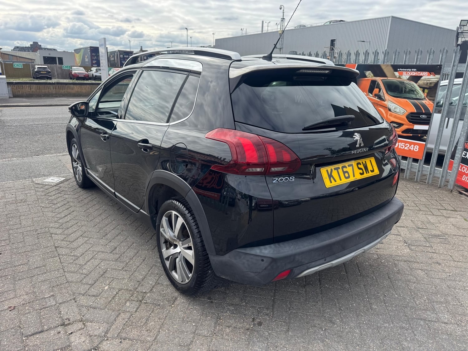 [ berth ]Peugeot 2008