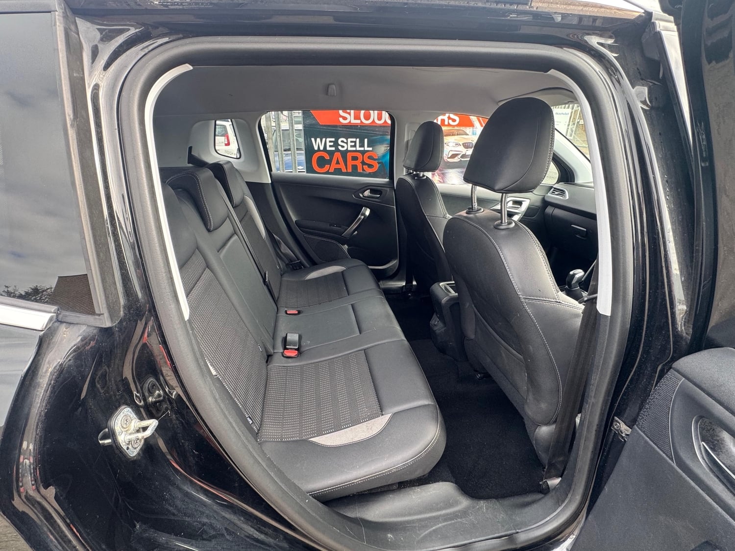 Peugeot 2008 2018 - Cars