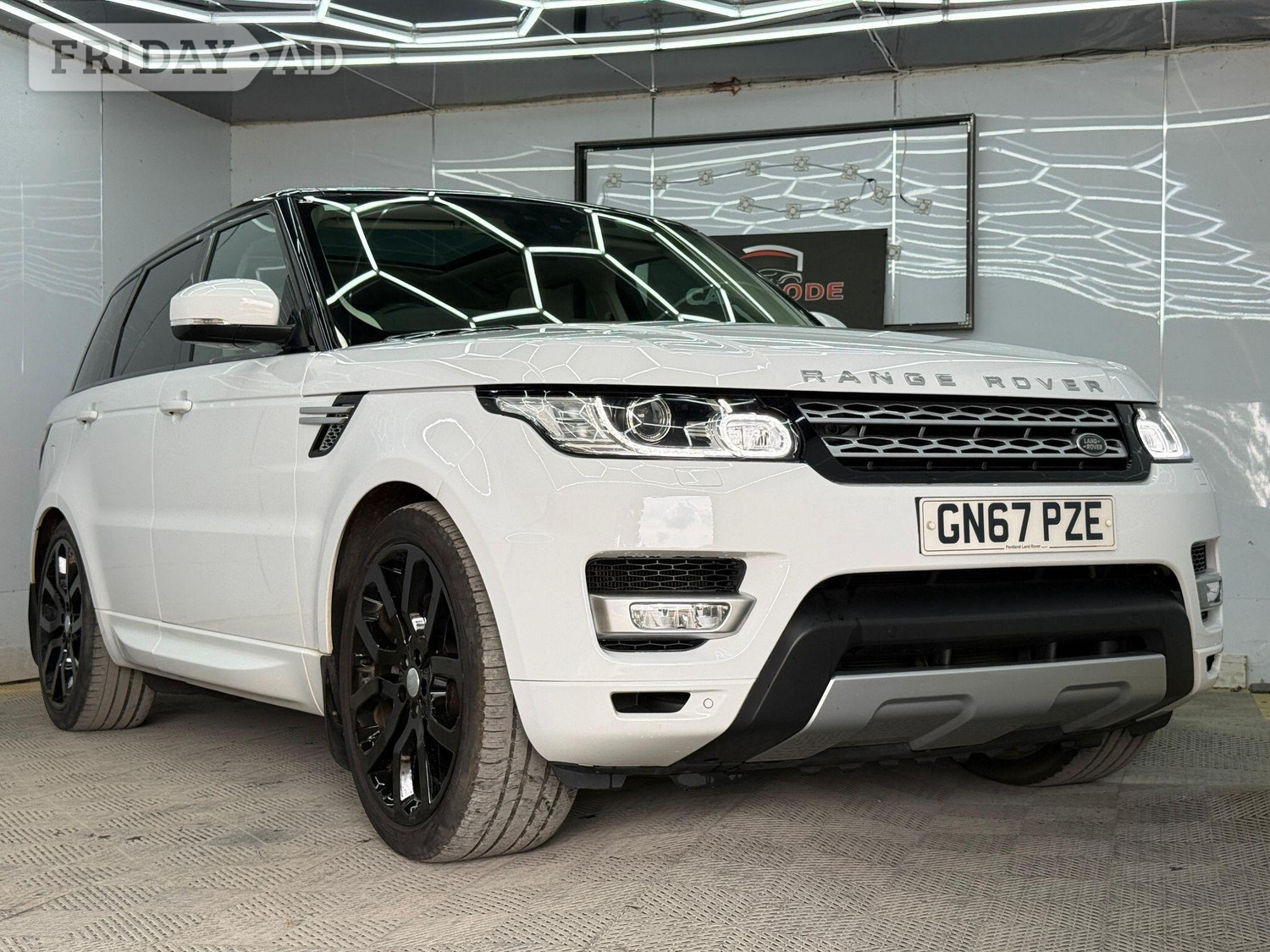 [ berth ]Land Rover Range Rover Sport