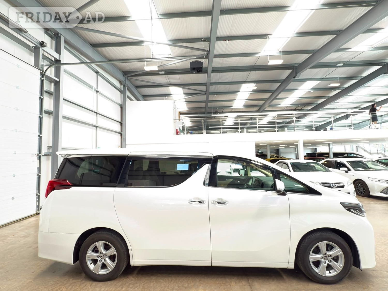 Toyota Alphard Reading