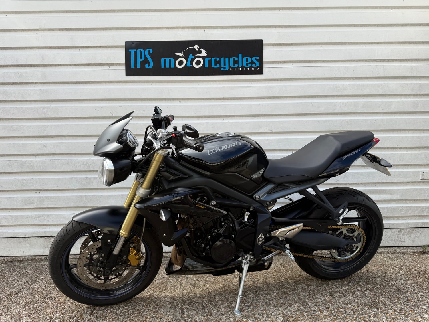 Triumph Street Triple 2013 - Motorbikes, Scooters & Quads
