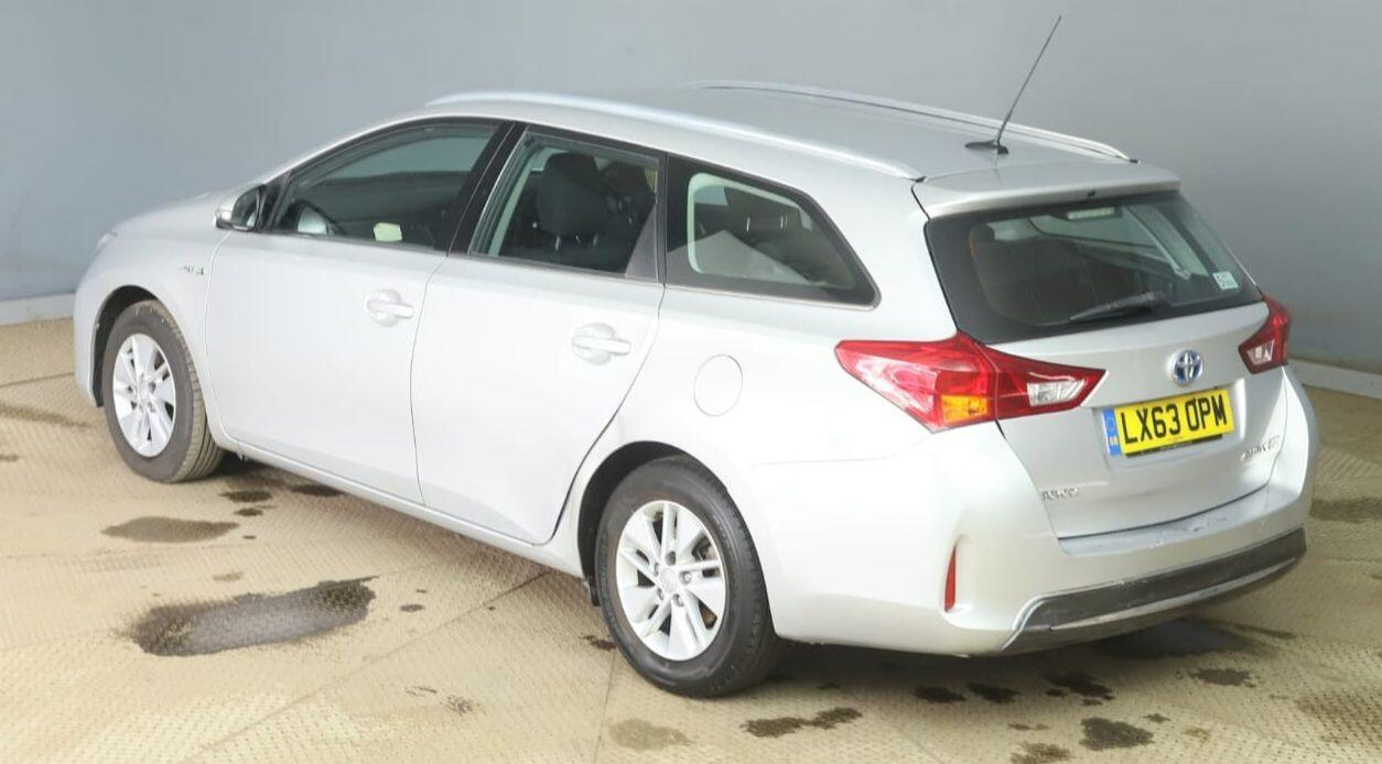 Toyota Auris 2013 - Cars in Hillingdon