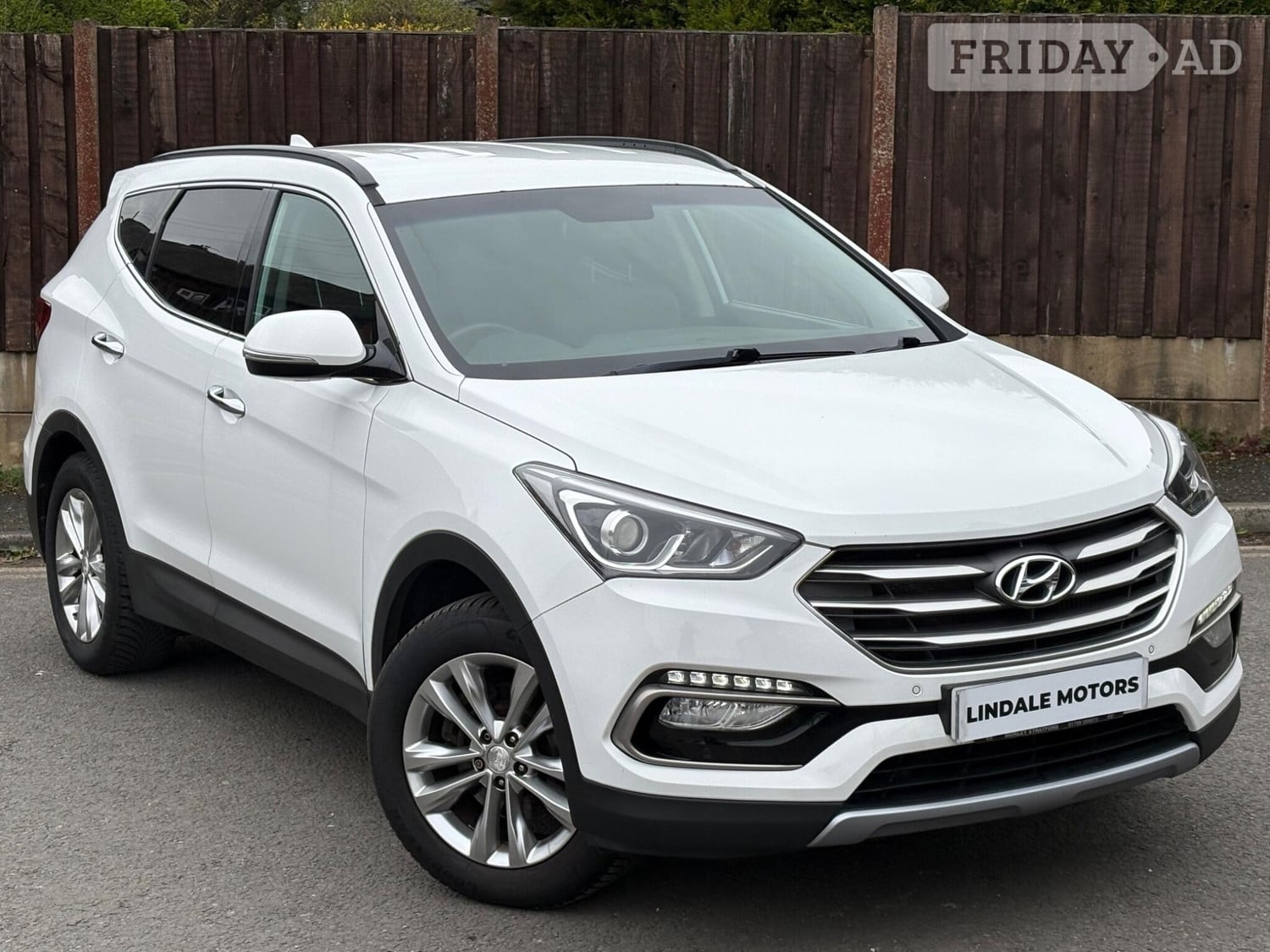 Hyundai Santa Fe 2017 in Oldham
