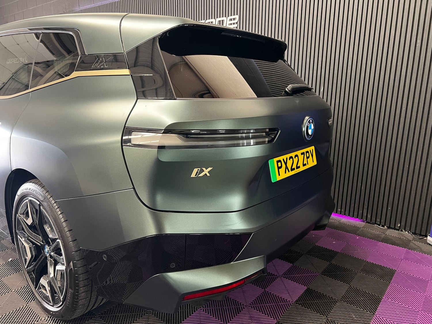 [ berth ]BMW iX