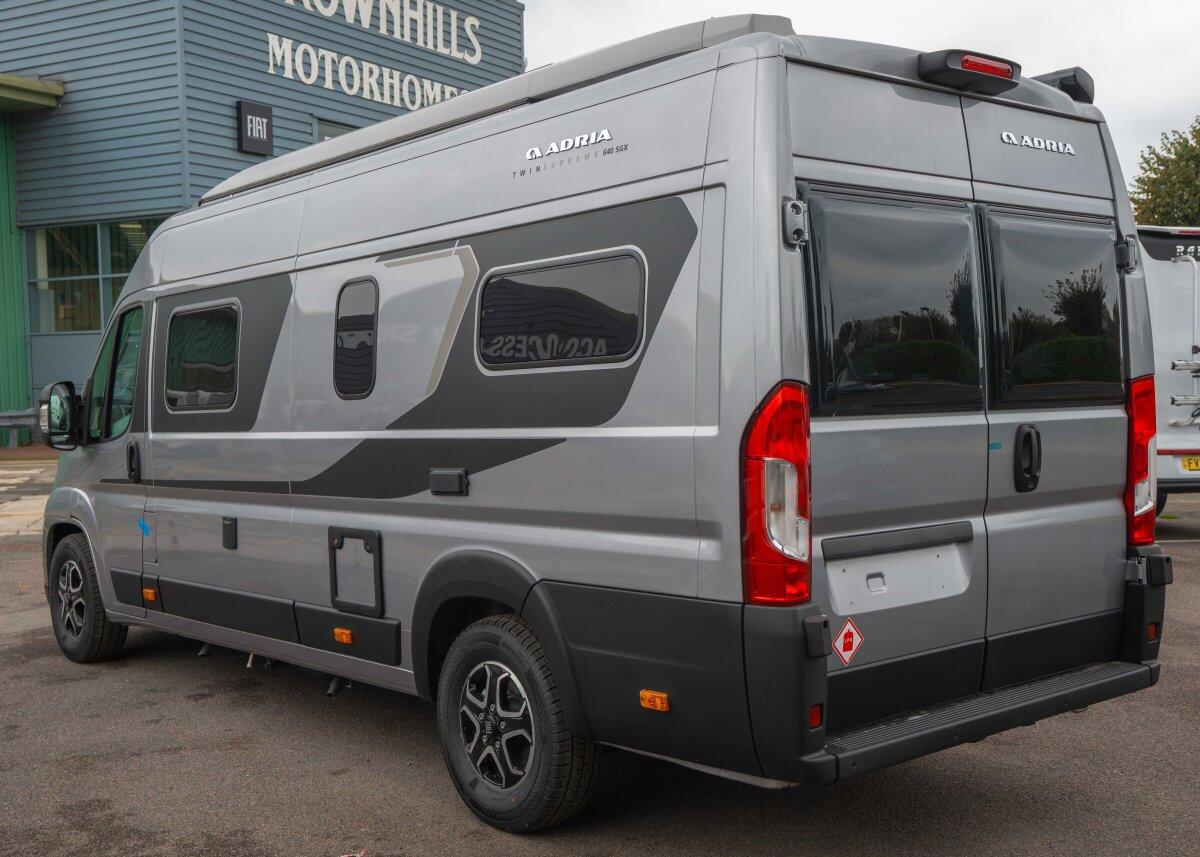 [4 berth ]Adria Twin Supreme 640 SGX Pop Top 180BHP Auto Fiat 180