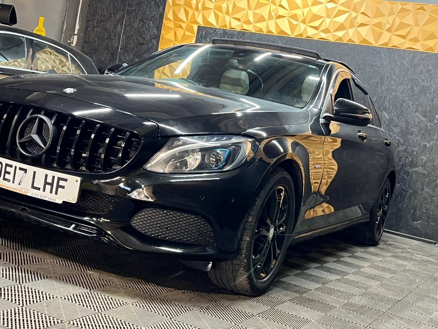 [ berth ]Mercedes-Benz C Class
