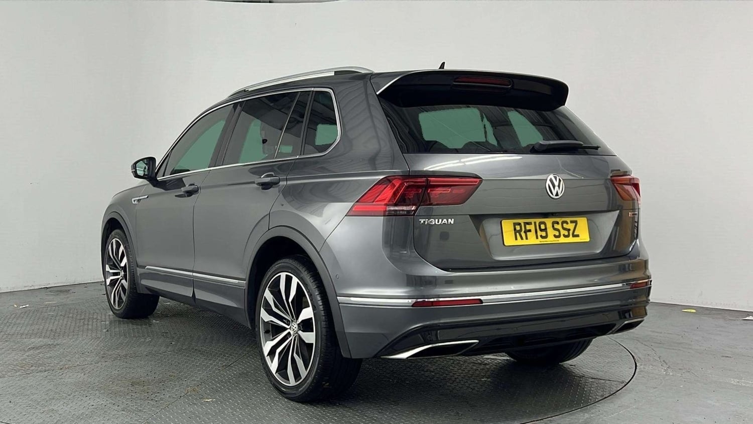 Volkswagen Tiguan 2019 - Cars in Billingshurst