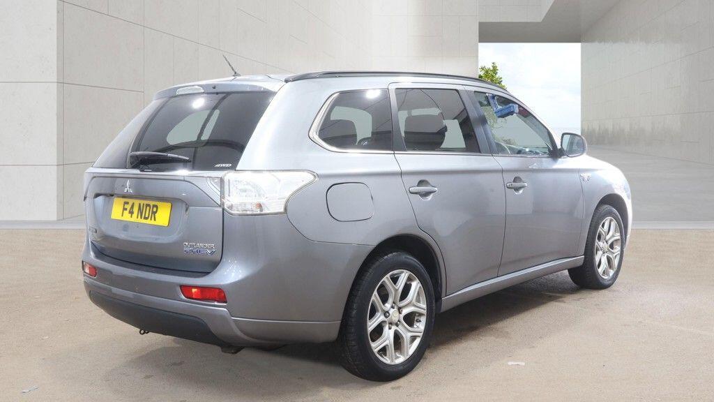 Mitsubishi Outlander 2014 - Cars in Uxbridge