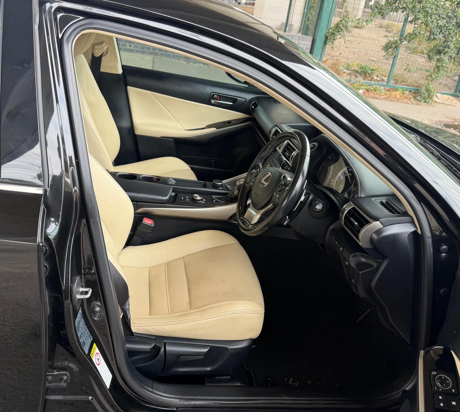 [ berth ]Lexus IS