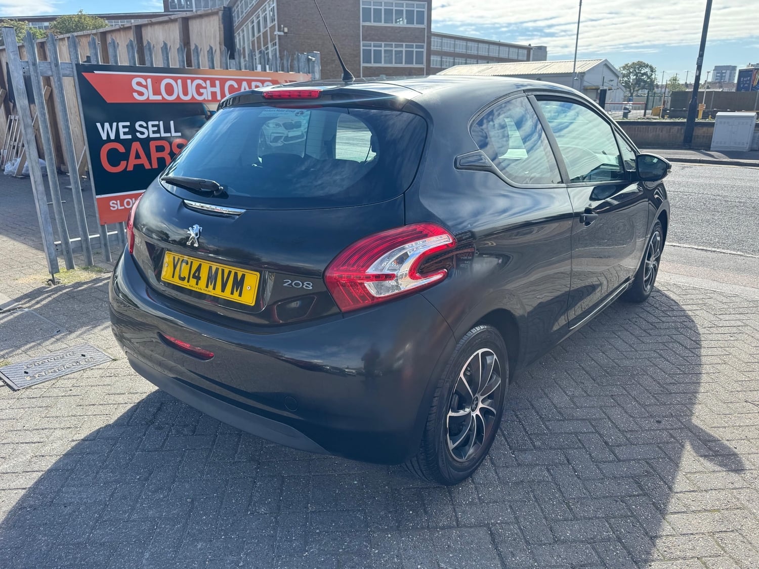 Peugeot 208 2014 - Cars in Slough
