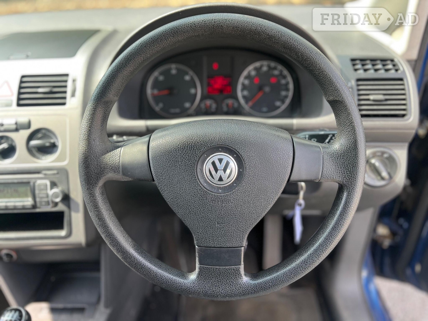 Volkswagen Touran 2010 - Cars