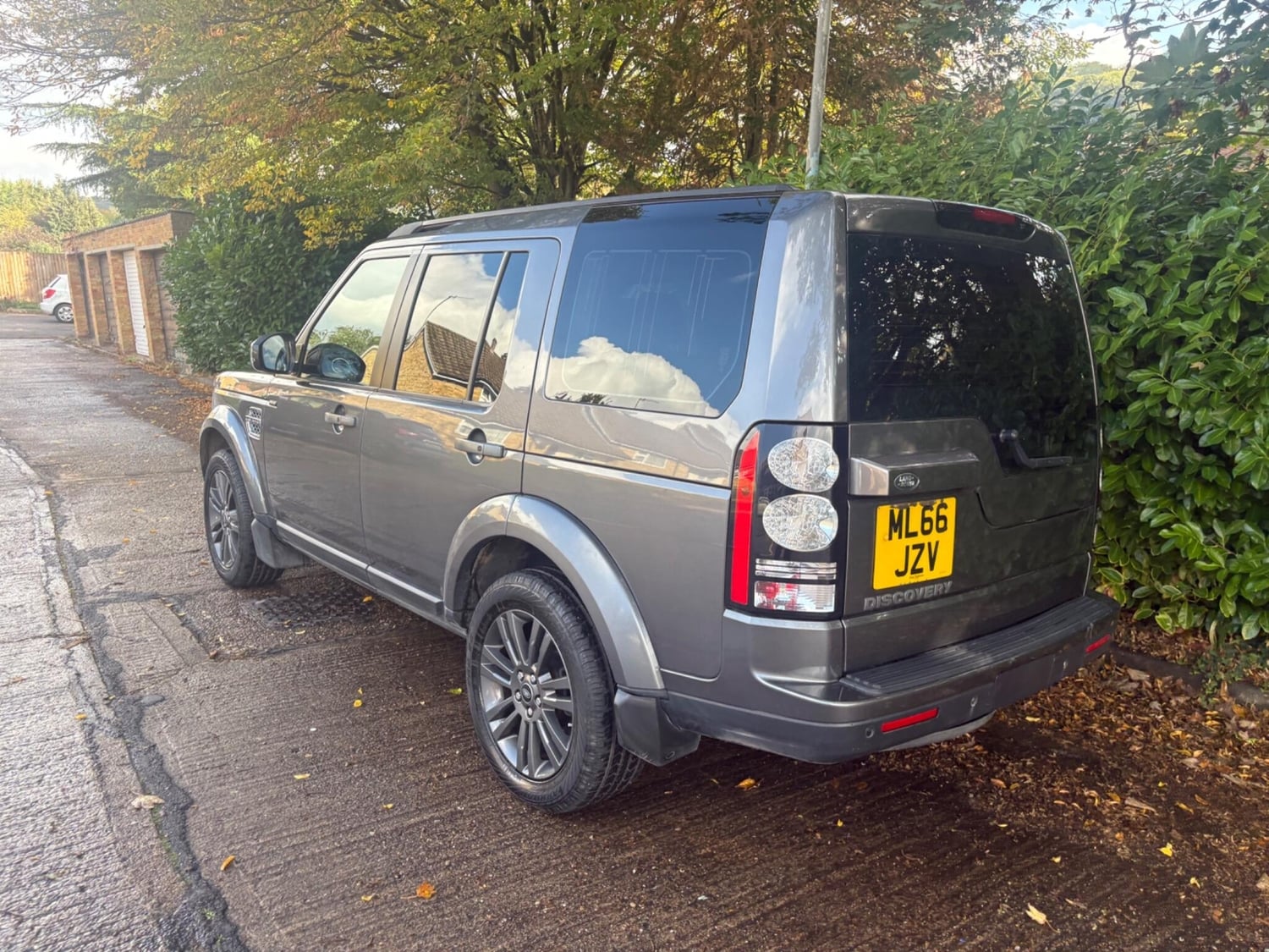 Land Rover Discovery 4 2016 - Cars in High Wycombe