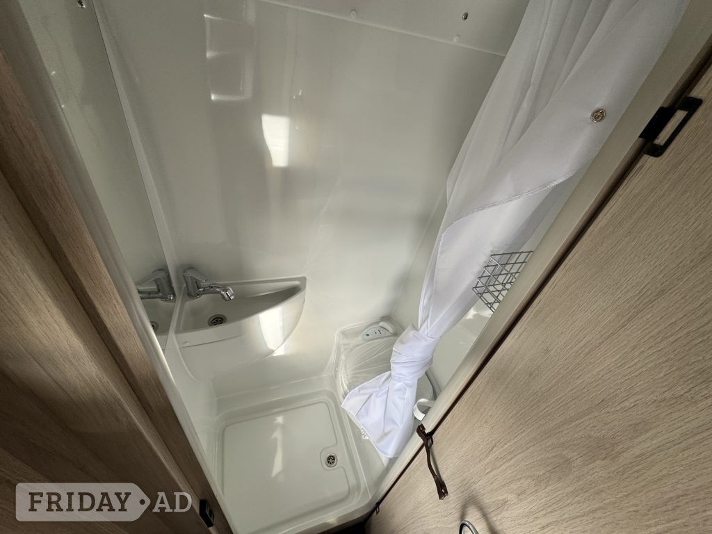 Auto-Trail Expedition 68 XL Flex Worcester