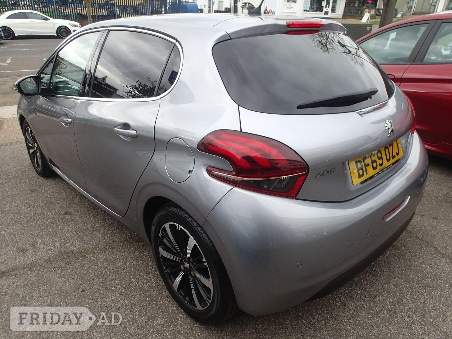[ berth ]Peugeot 208