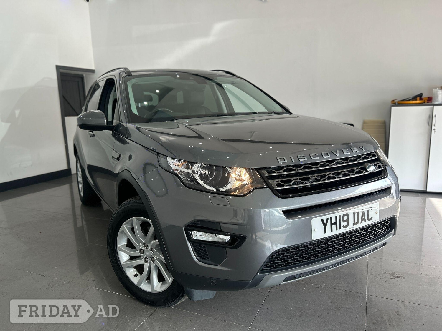 [ berth ]Land Rover Discovery Sport